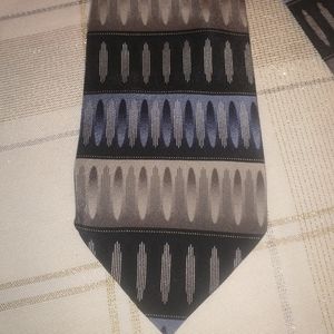 Croft & Barrow Men Silk Tie Navy Silver Blue Modern Lines Necktie 60 x 3.5"